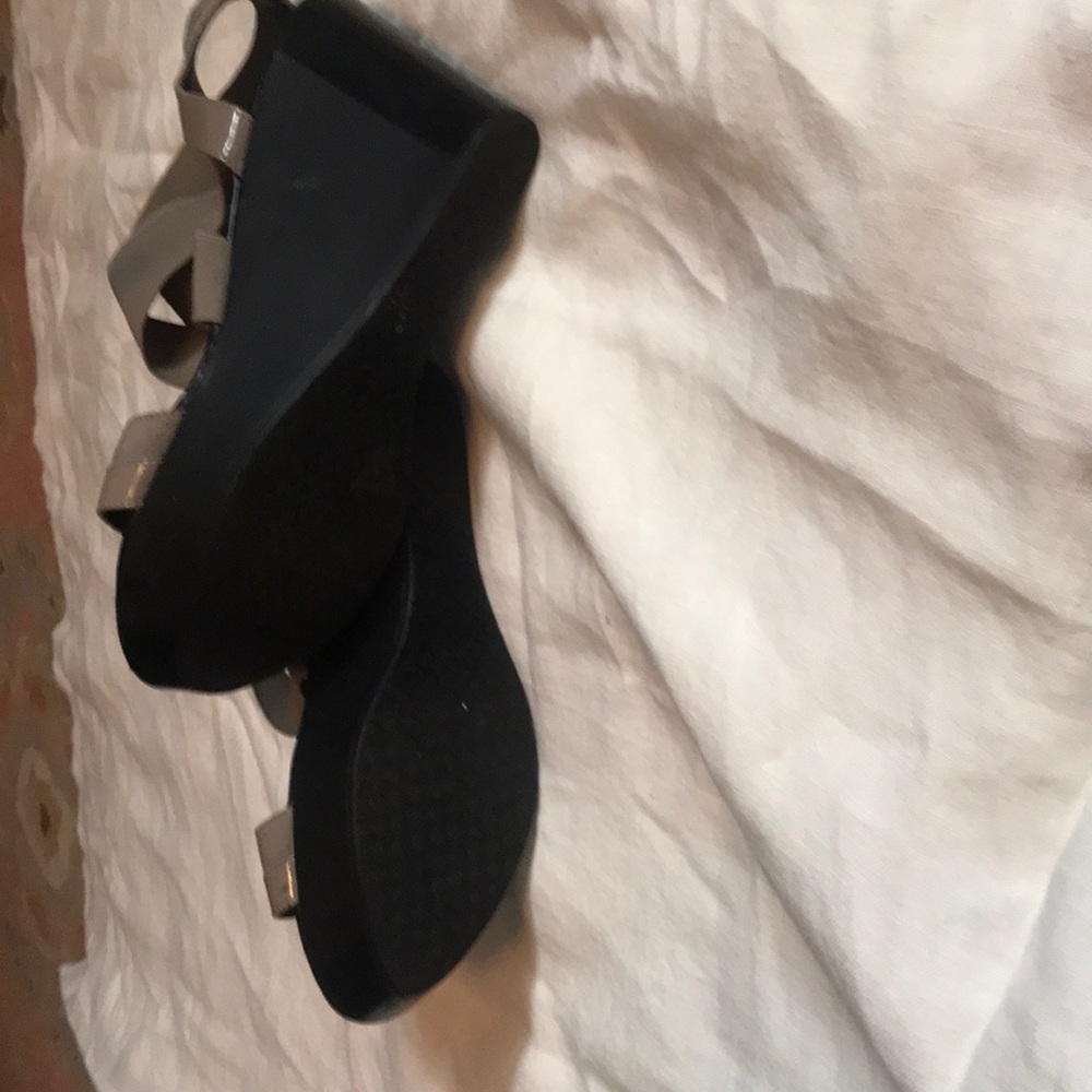 Charles David Platforms - Picture 4 of 4